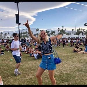 Cropped blue crochet top